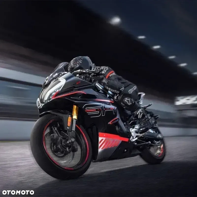 CFMoto SR - 17