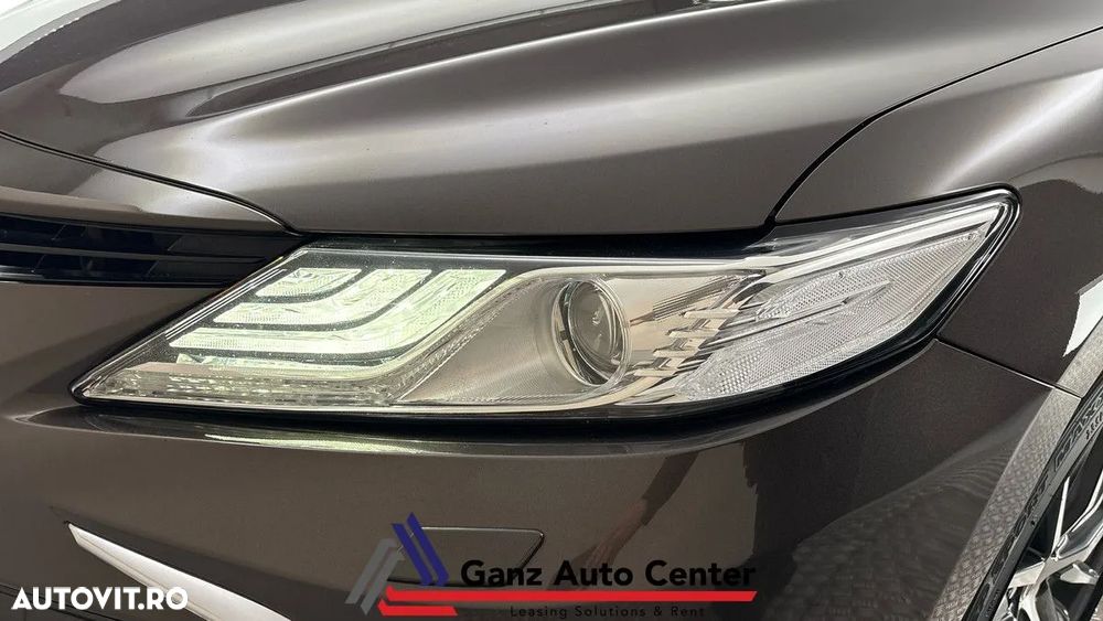 Toyota Camry Executive - 14