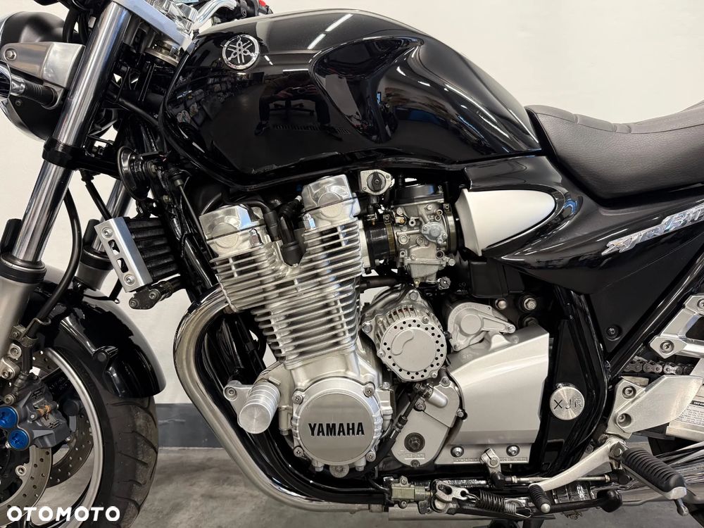 Yamaha XJR - 9