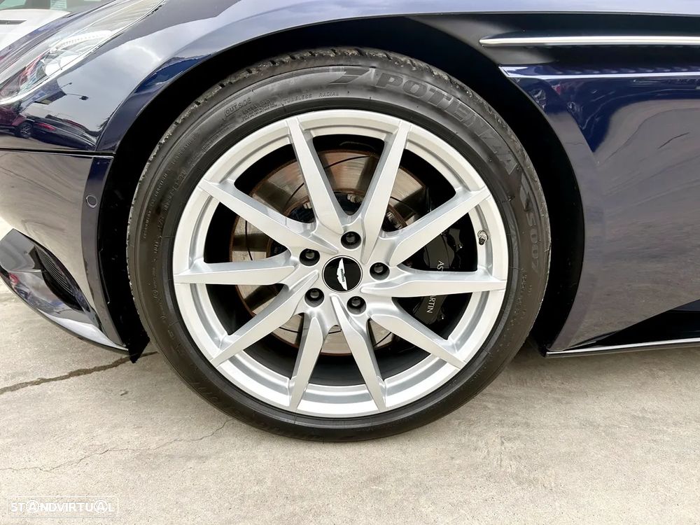 Aston Martin DB11 Coupé V8 Auto - 55