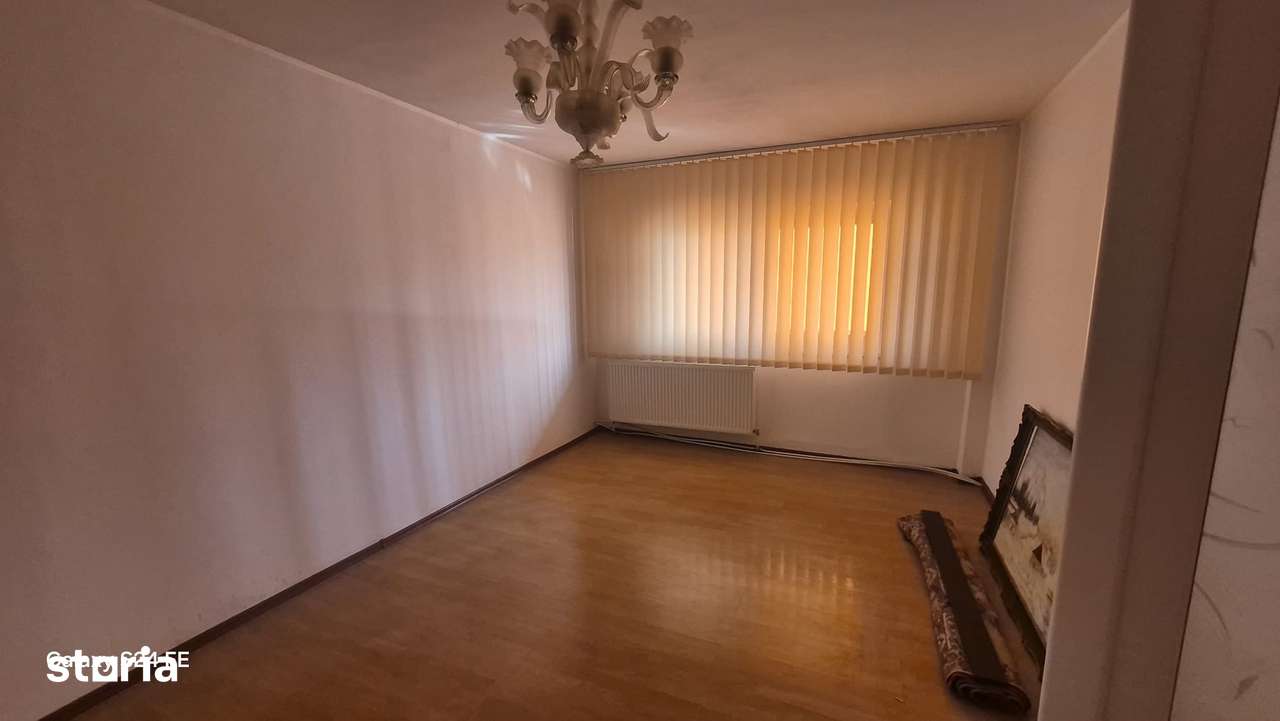 Apartament 3 Camere, Decomandat, Etaj 1, Zona 1 Mai — fotografia 3