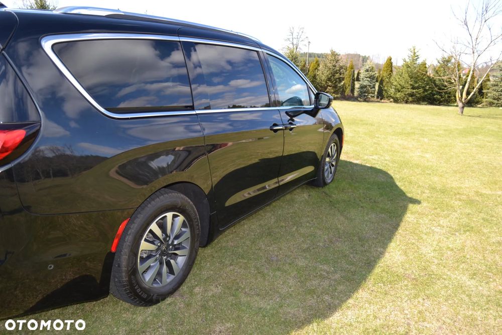Chrysler Pacifica - 11