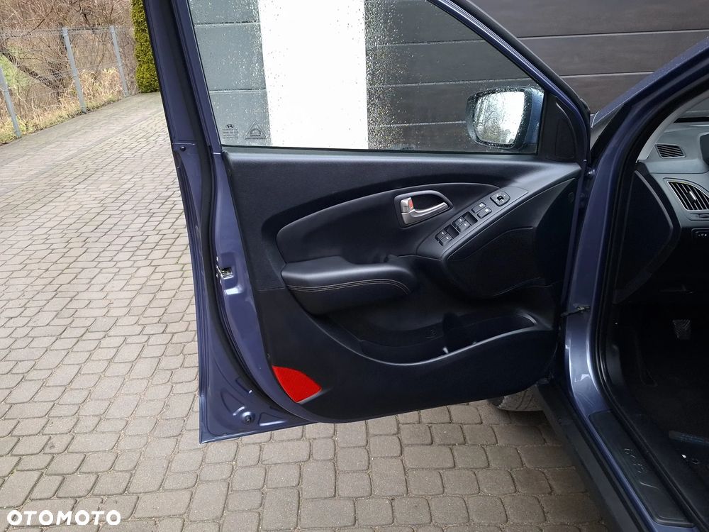 Hyundai ix35 1.7 CRDi 2WD blue Finale Gold - 12