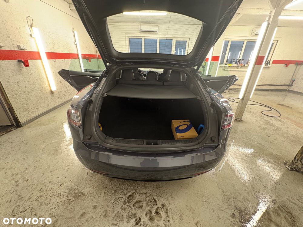 Tesla Model S - 15