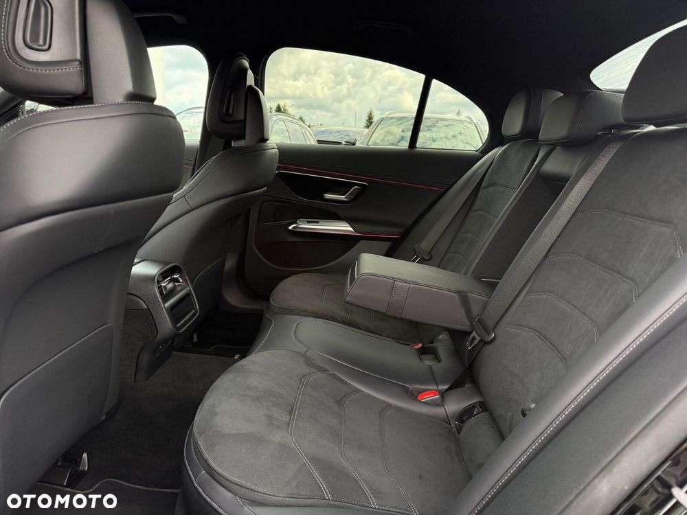 Mercedes-Benz Klasa E 220 d mHEV 4-Matic AMG 9G-Tronic - 26