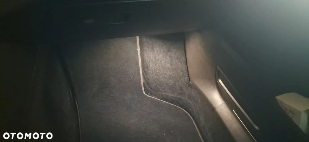 Volkswagen Passat 2.0 TDI Highline - 35
