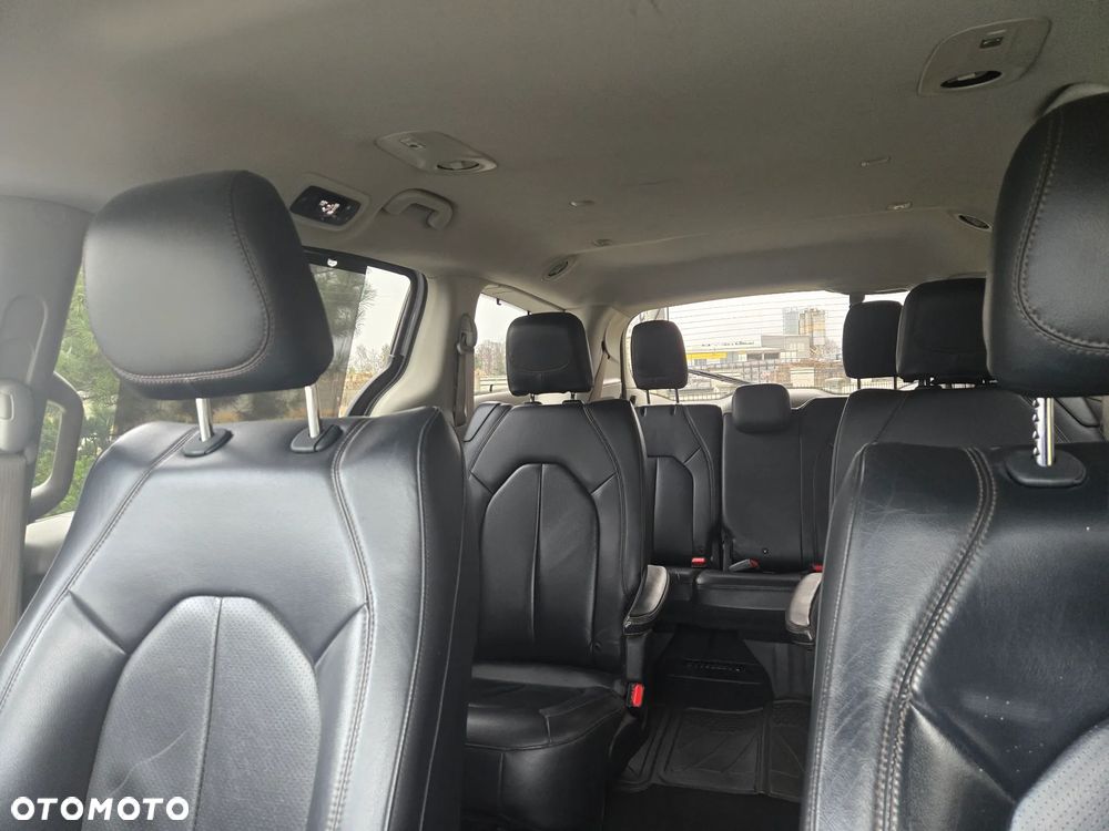 Chrysler Pacifica - 16