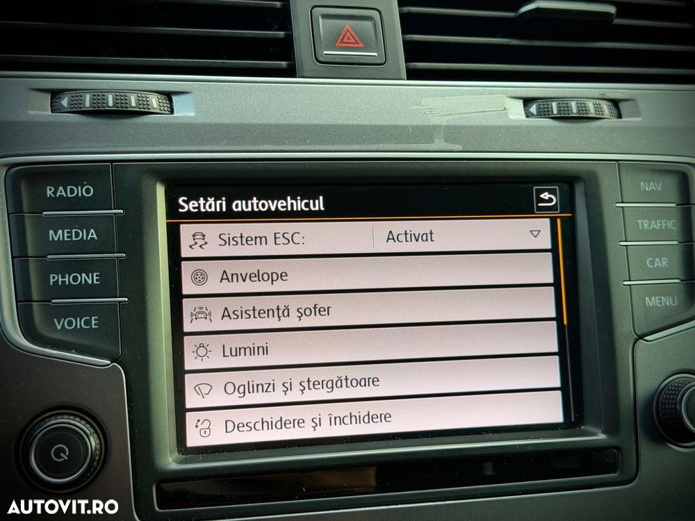 Volkswagen Golf 1.6 TDI BlueMotion Technology DSG Comfortline - 29