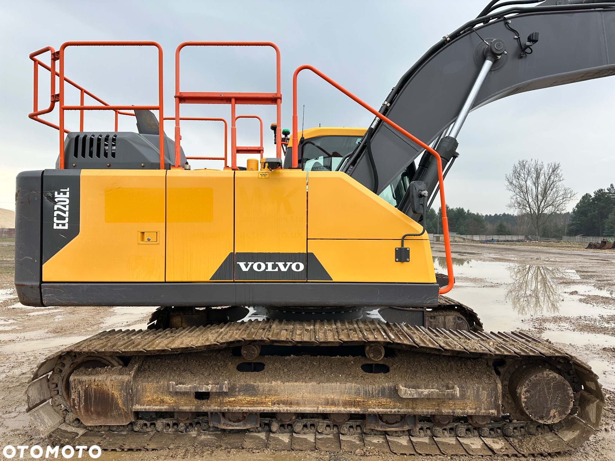 Volvo EC 220 EL - 9