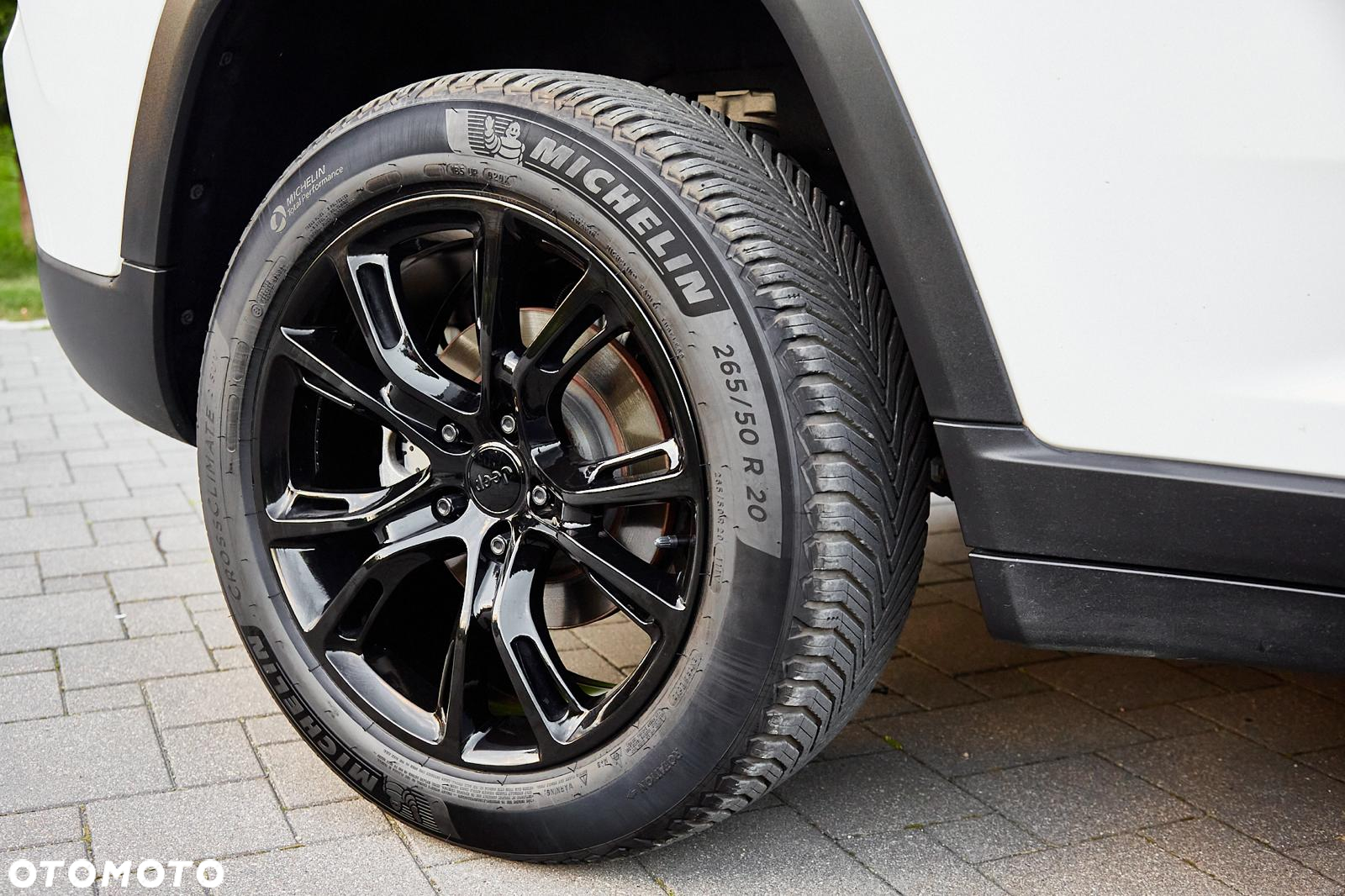 Jeep Grand Cherokee - 30