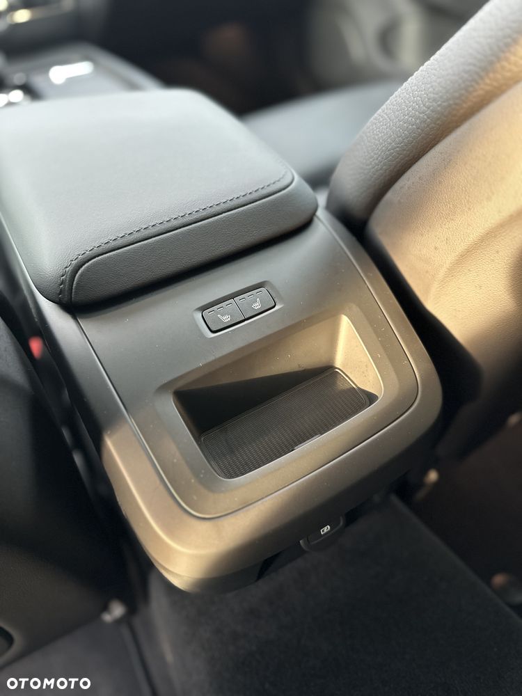 Volvo V60 B4 B DKG Plus Dark - 14
