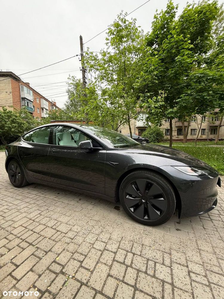 Tesla Model 3 - 1