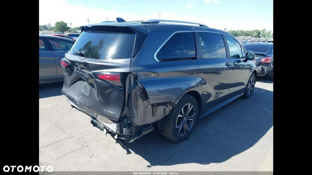 Toyota Sienna - 4