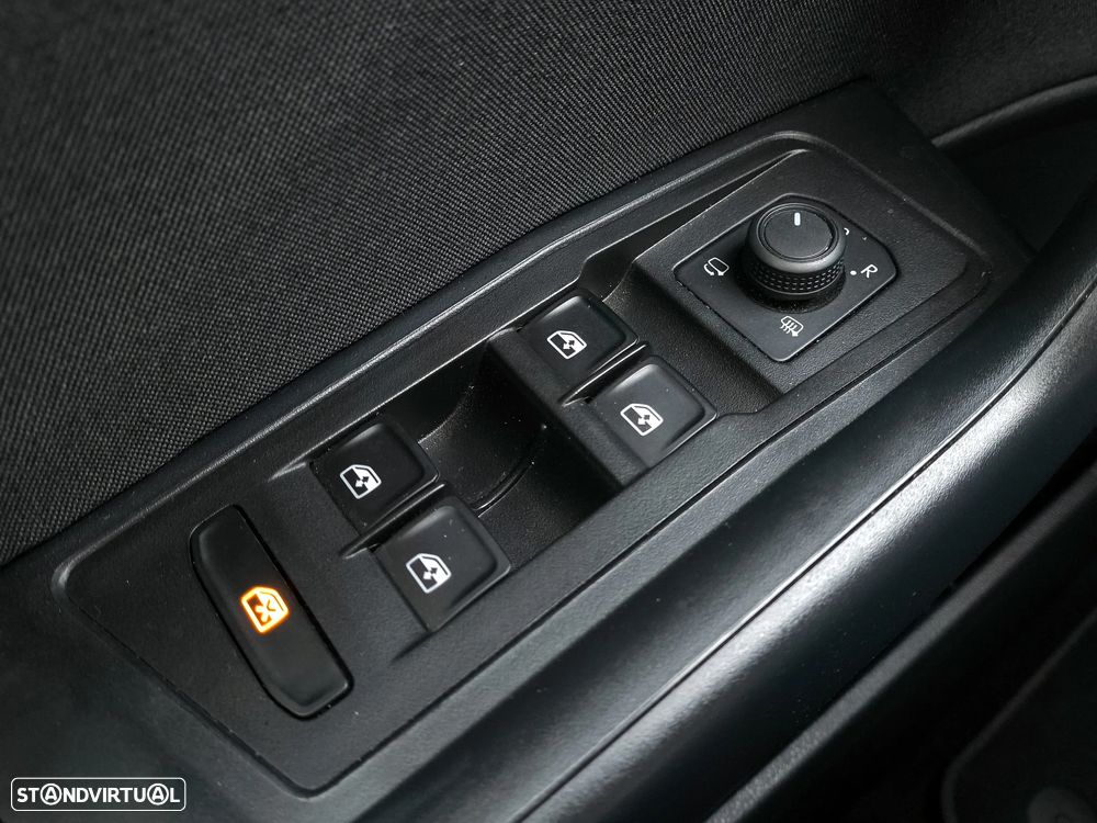 VW T-Roc 1.5 TSI Urban DSG - 25