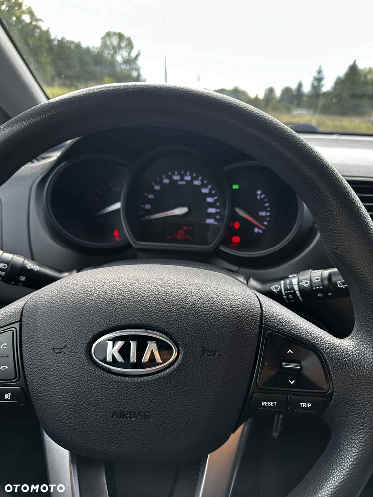 Kia Rio - 10