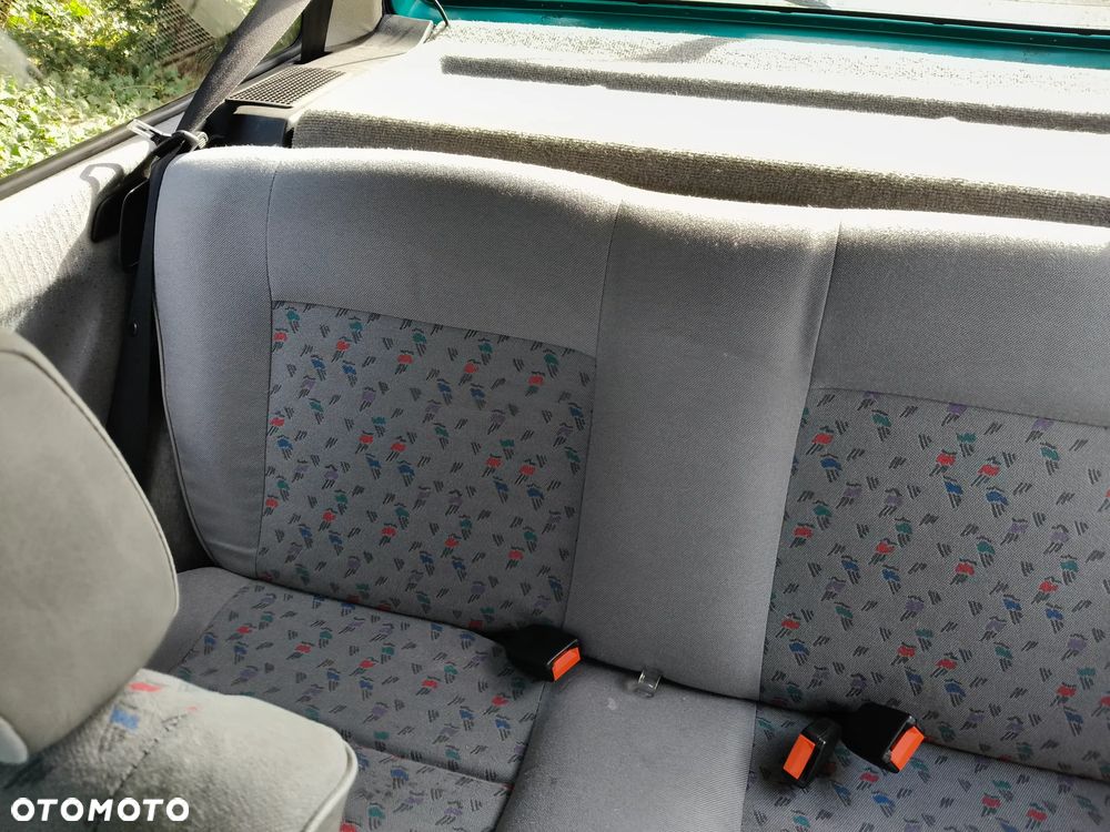 Volkswagen Polo 1.0 CL - 25