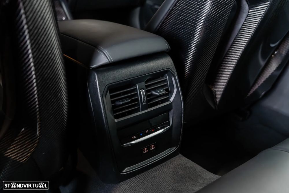 BMW M3 Competition xDrive - 37