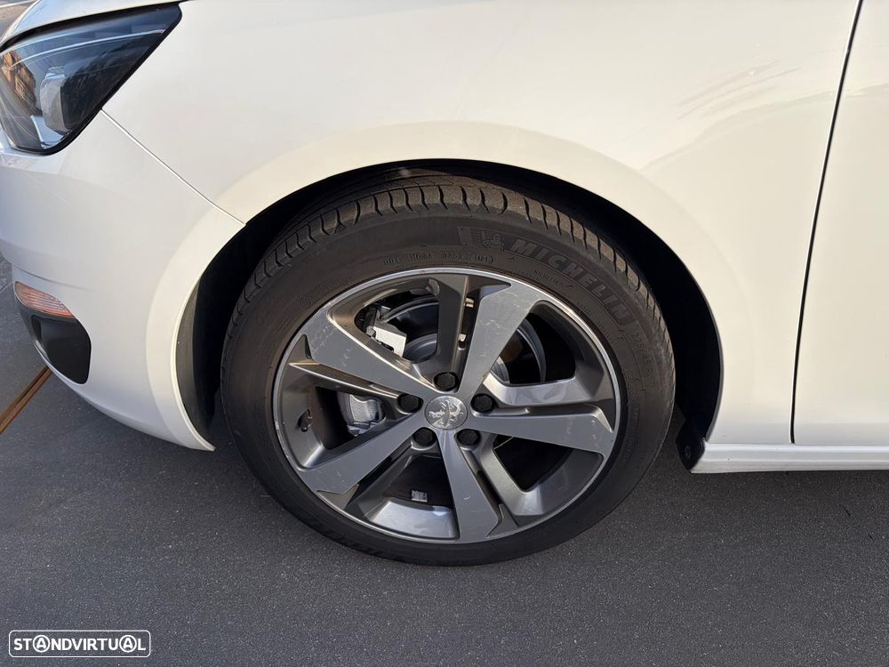 Peugeot 308 1.2 PureTech Allure J17 - 18