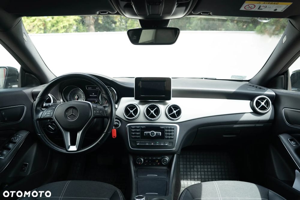 Mercedes-Benz CLA 180 7G-DCT - 14