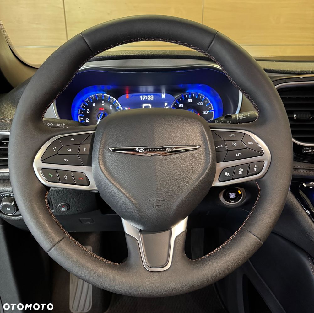 Chrysler Pacifica - 11