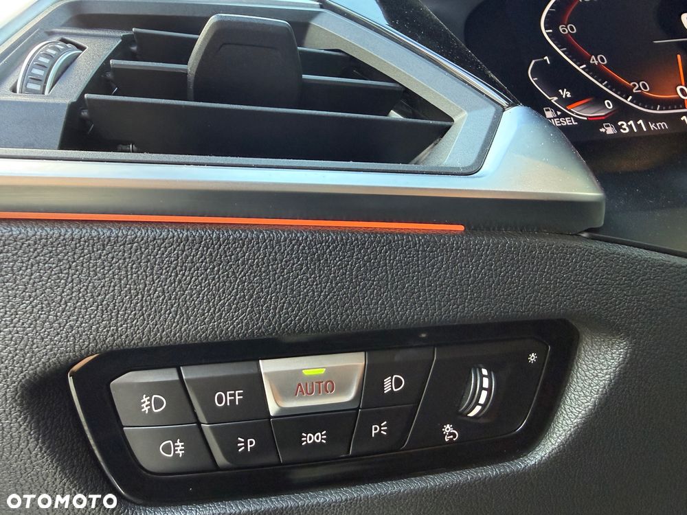 BMW Seria 3 320d Sport Line - 30