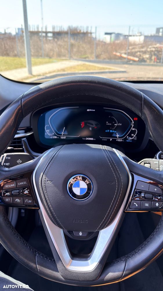 BMW Seria 5 530e xDrive Aut. - 8