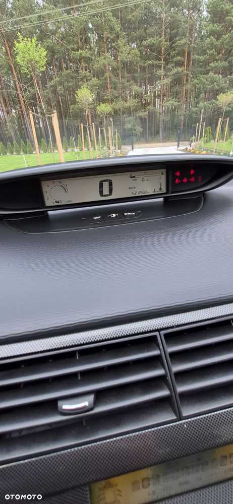 Citroën C4 1.4 16V Impress - 23