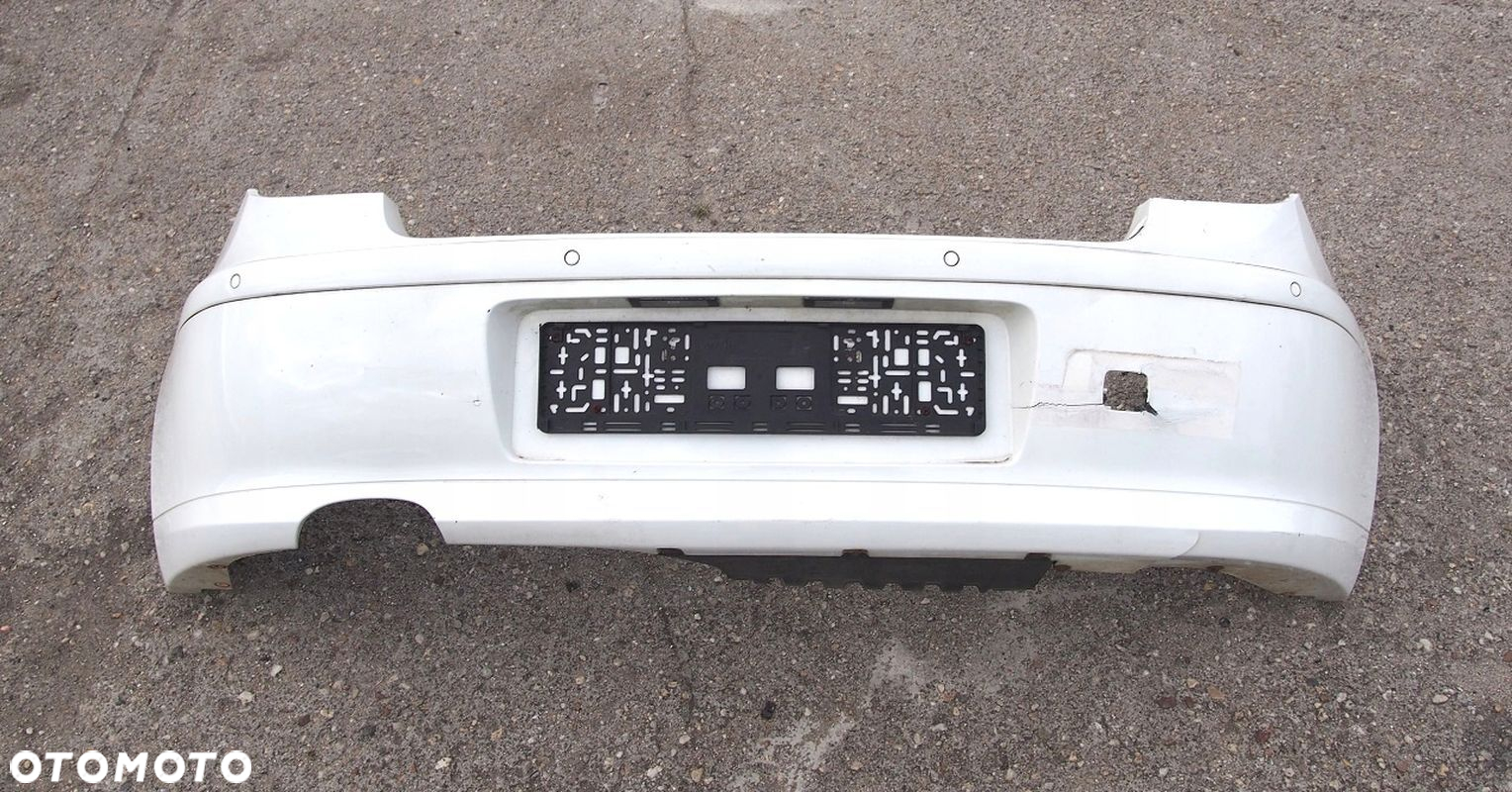 ZDERZAK TYŁ TYLNY BIAŁY + CZUJNIKI PDC BMW E81 E82 E87 E88 - 2