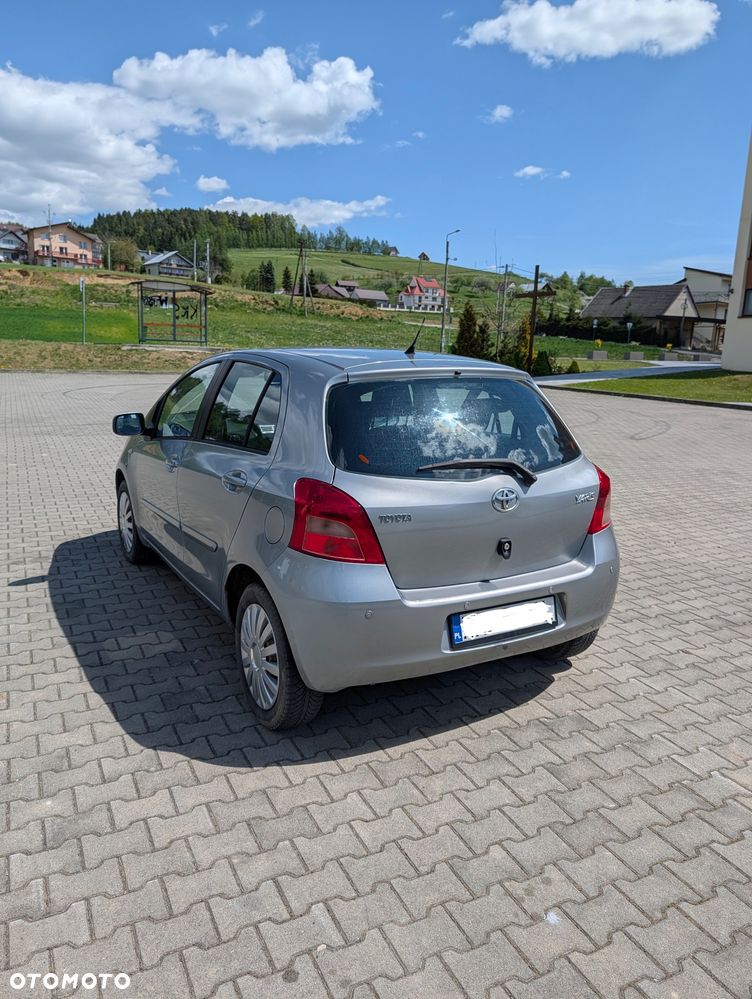 Toyota Yaris 1.3 - 4