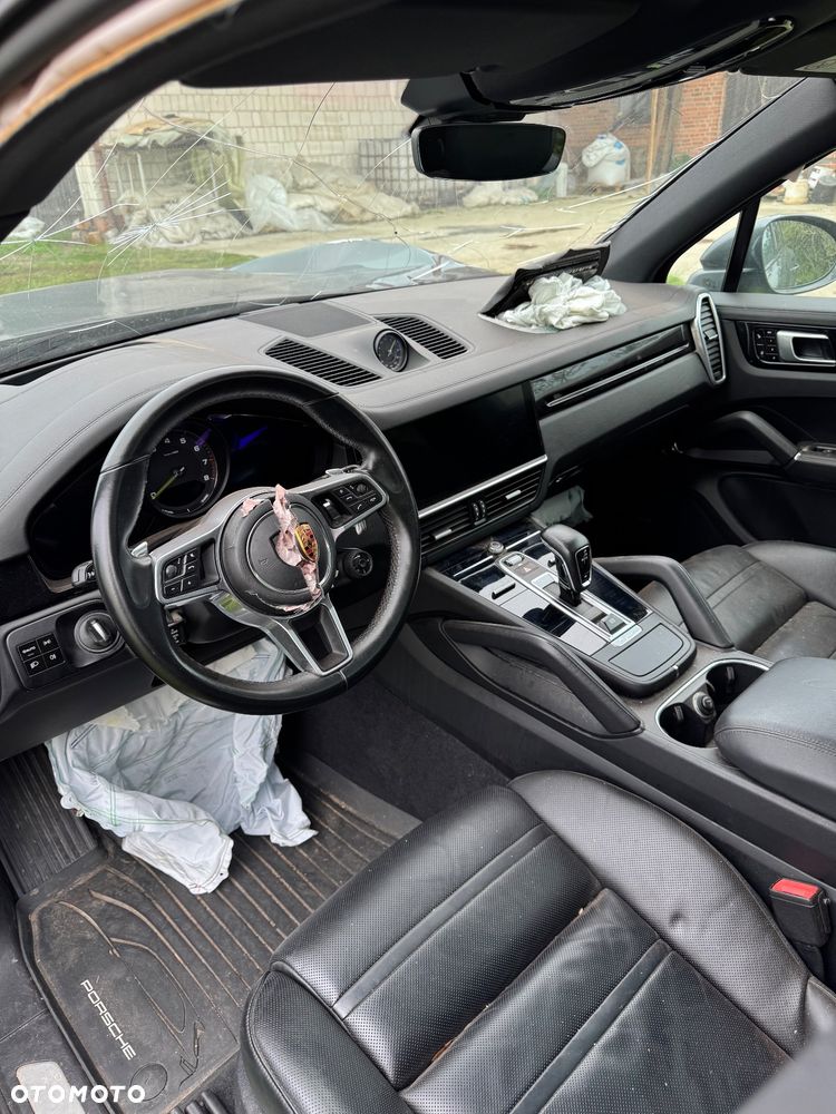 Porsche Cayenne E-Hybrid Platinum Edition - 3