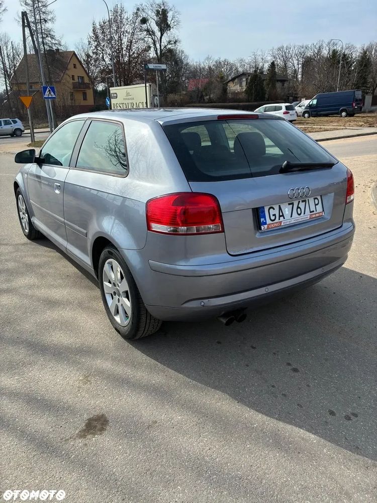 Audi A3 3-drzwiowe 2.0 FSI Ambition - 3