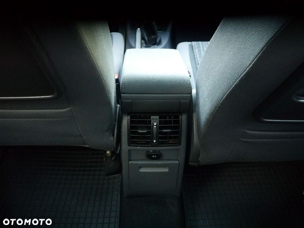 Volkswagen Touran - 23