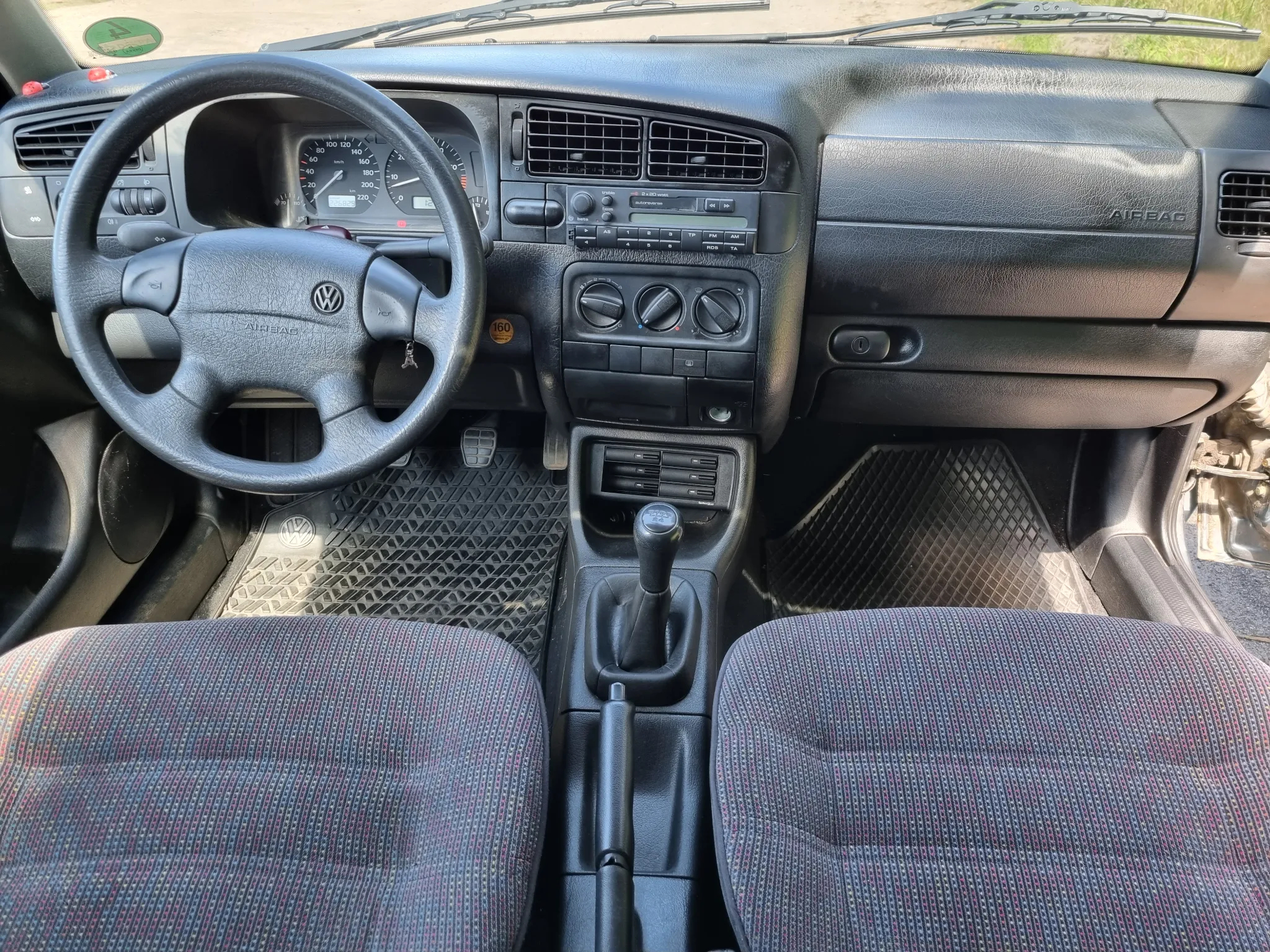 Volkswagen Golf 1.6 GL - 6