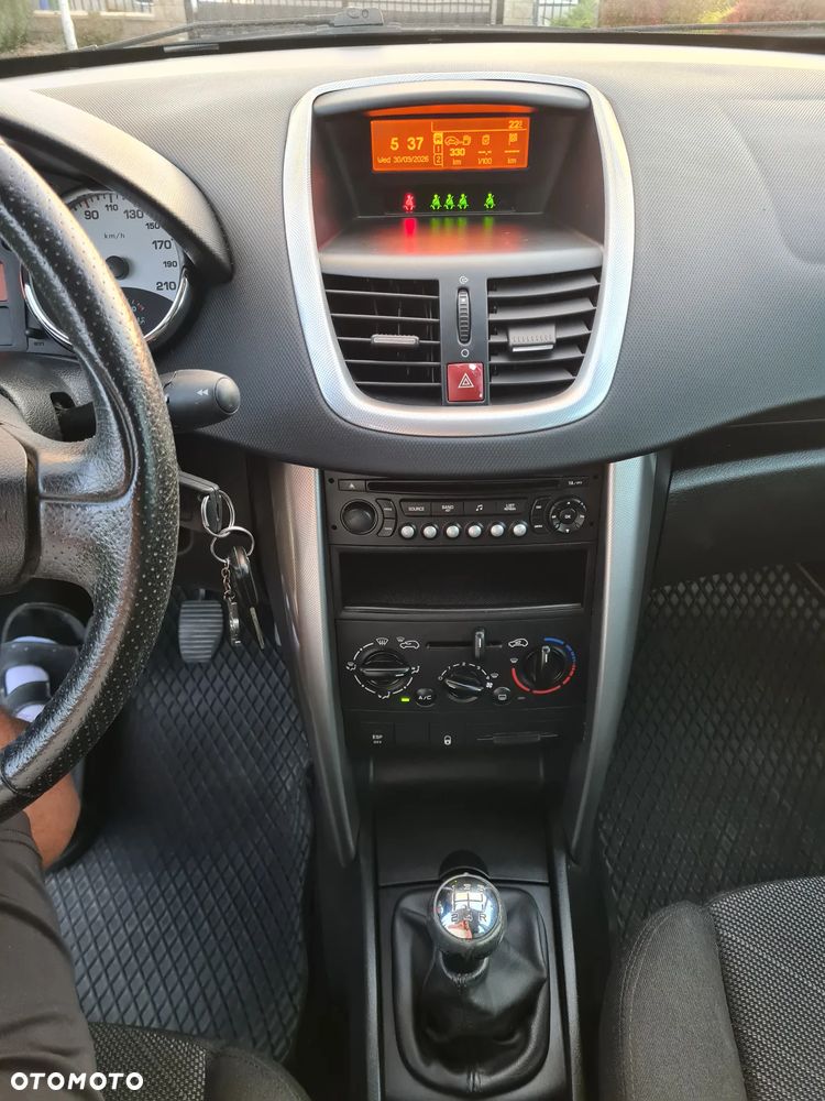 Peugeot 207 - 12