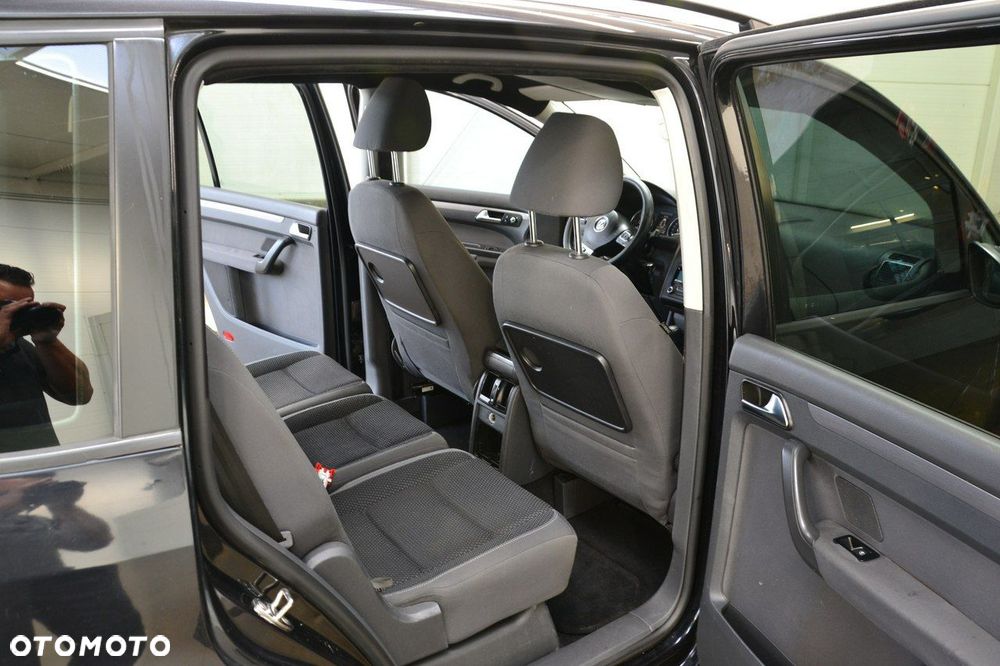 Volkswagen Touran - 25