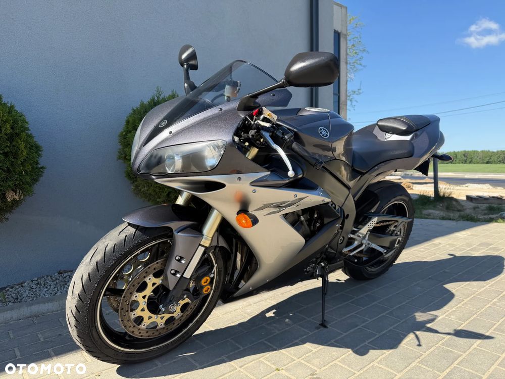 Yamaha R1 - 38