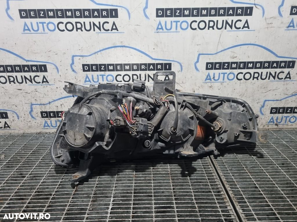 Far Dreapta Mitsubishi Outlander Facelift 2009 - 2012 SUV 4 Usi (1314) Xenon - 2