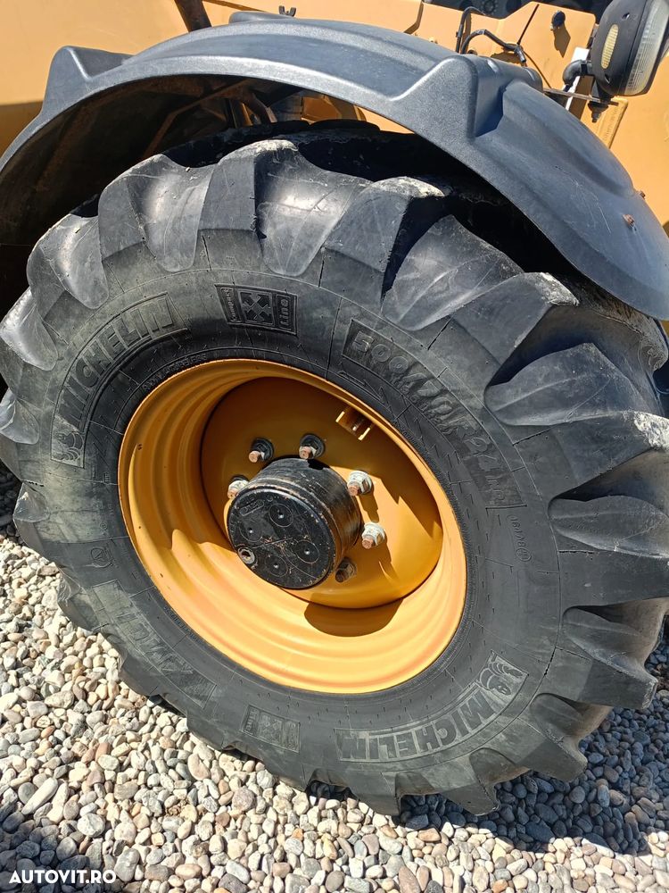 Caterpillar TH407 - 4