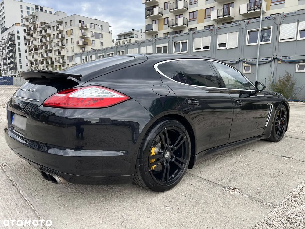 Porsche Panamera - 4