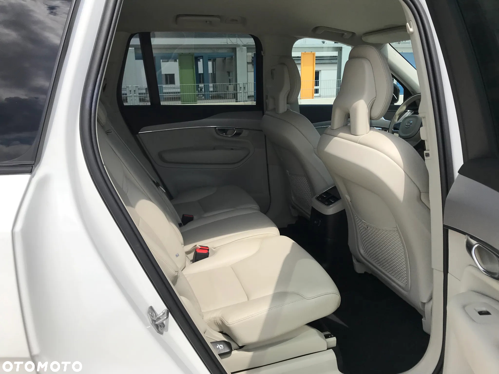 Volvo XC 90 T8 AWD Plug-In Hybrid R-Design 7os - 25