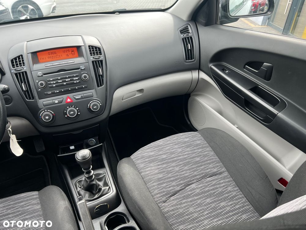 Kia Ceed 1.4 Comfort + - 22