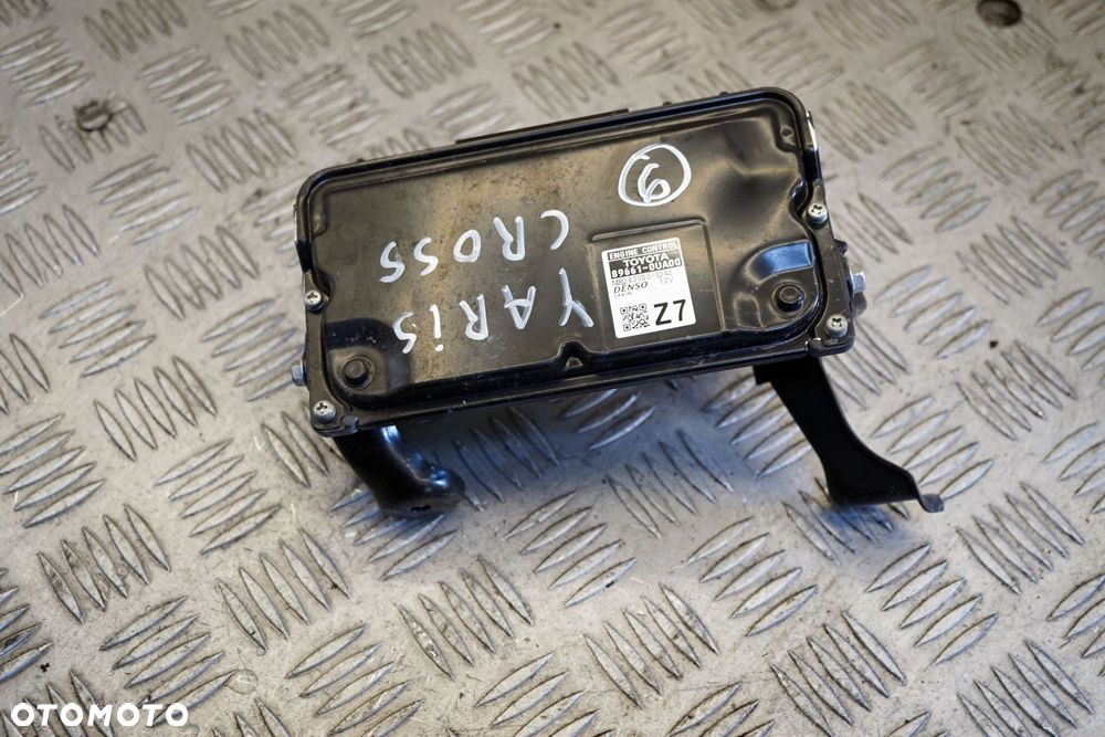 STEROWNIK SILNIKA KOMPUTER YARIS CROSS 1.5 12V HYBRID 89661-0UA00 MB283000-0242 TOYOTA 2020- - 1
