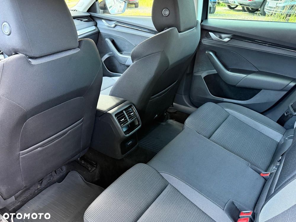Skoda Octavia 1.5 TSI mHEV Selection DSG - 13