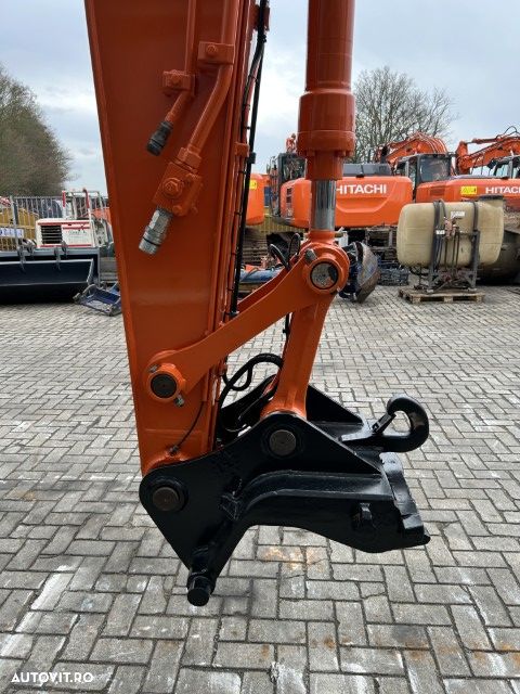 Hitachi ZX 135 US-6 - 18