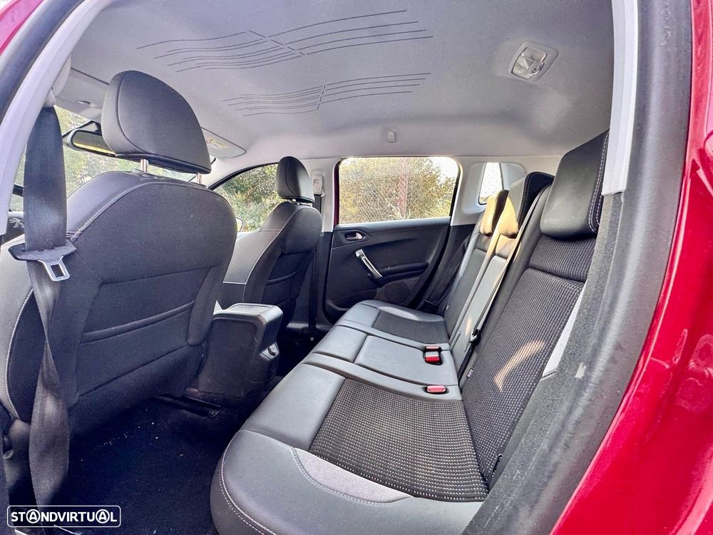 Peugeot 2008 1.2 PureTech Allure - 17