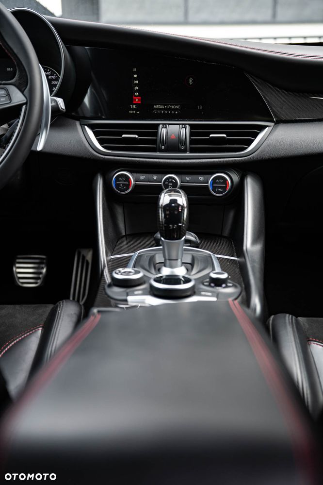 Alfa Romeo Giulia 2.9 Bi Turbo V6 Quadrifoglio - 25