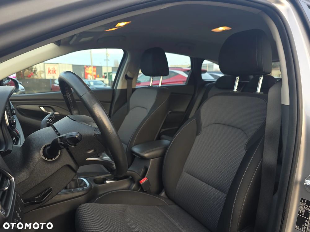 Hyundai i30 1.5 T-GDI 48V Modern - 11