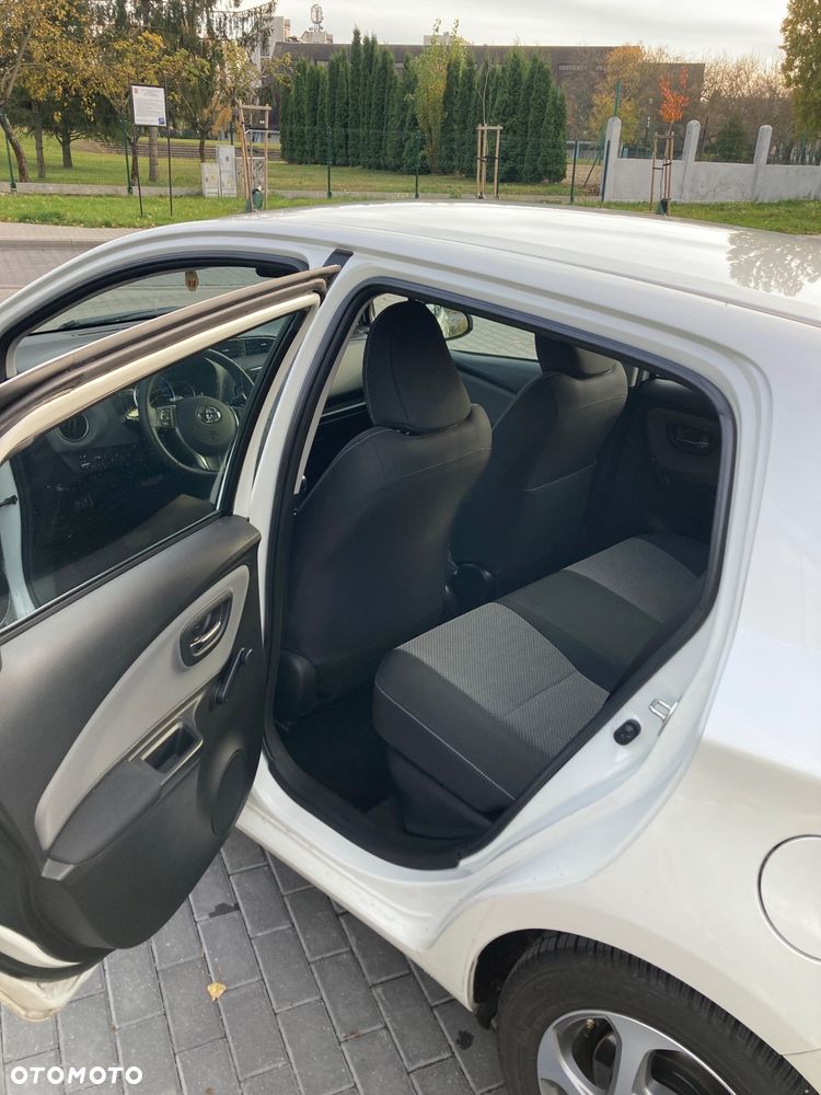 Toyota Yaris Hybrid 100 Premium - 10