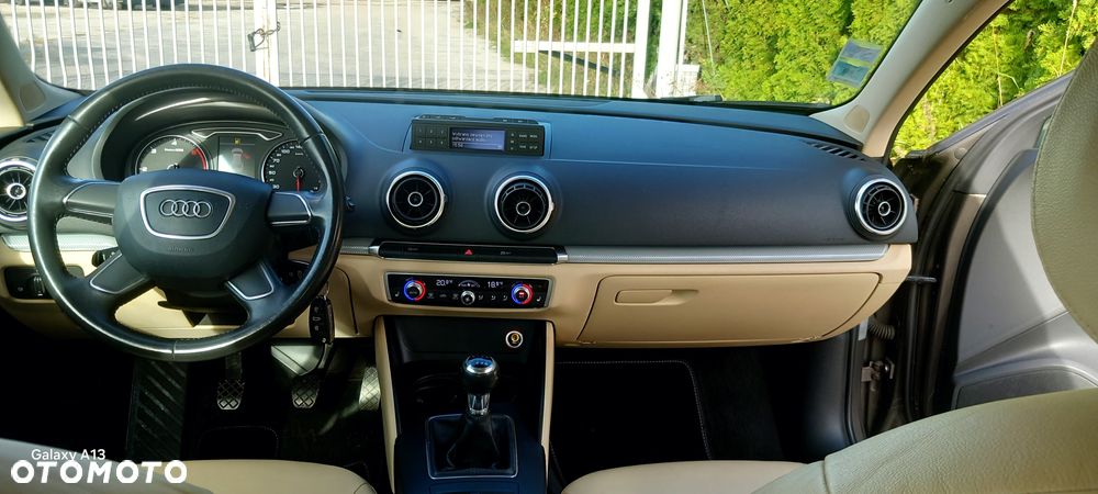 Audi A3 Sportback 1.6 TDI DPF Ambiente - 16