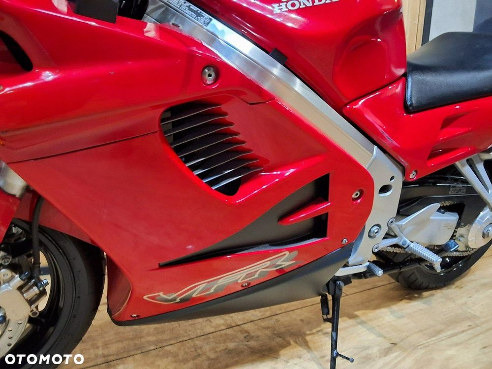 Honda VFR - 12